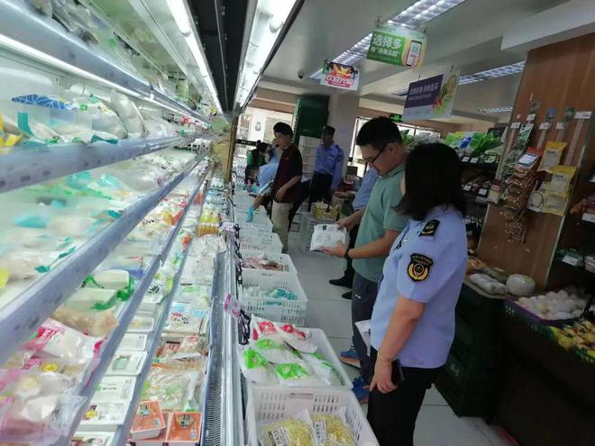 嚴查銷售過期、質檢不合格食品，守護舌尖上的安全